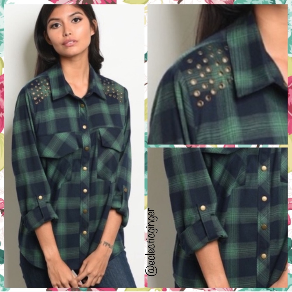 Navy green plaid grommet detail long sleeve button up flannel Small S